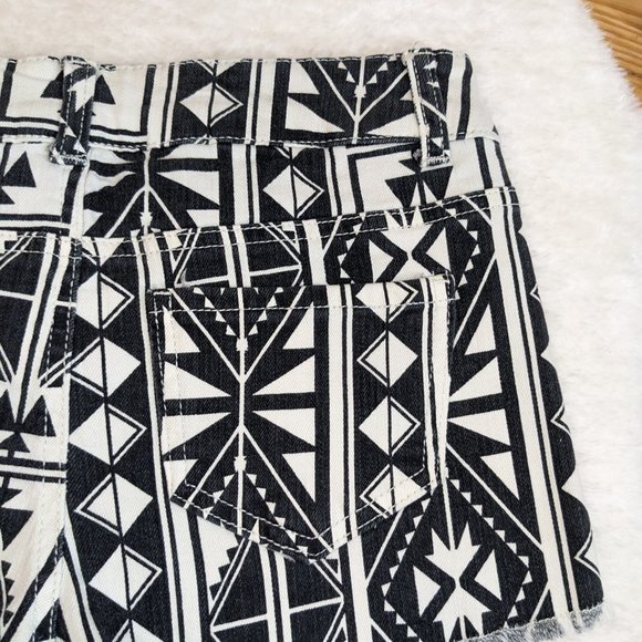 NWT Aztec / Southwestern Print Denim Short Shorts by Forever 21 - Picture 6 of 7